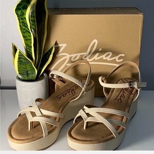Zodiac Women's Tan and Cream Strappy Sandals